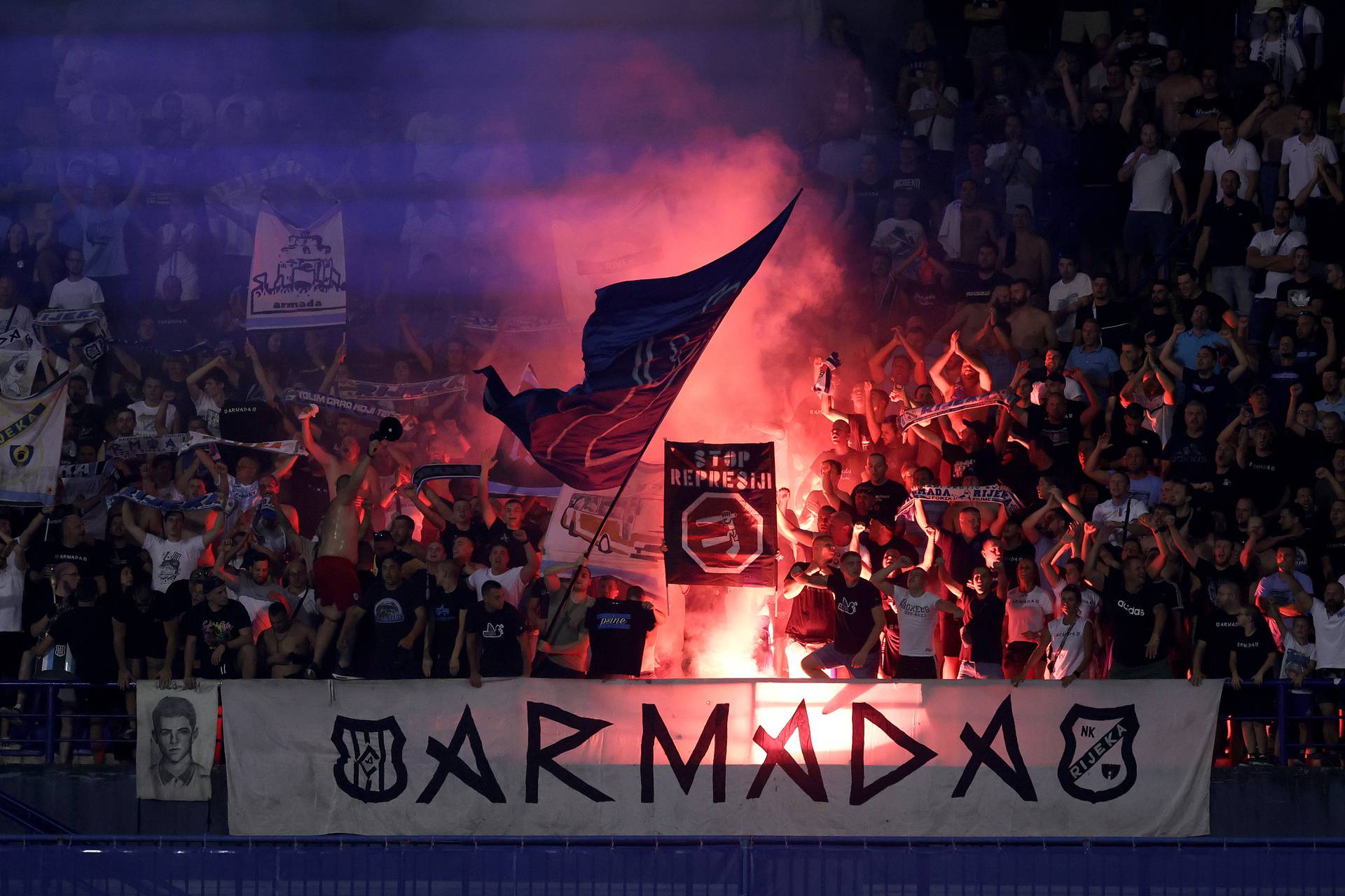 Atmosfera na Maksimiru na utakmici Dinama i Rijeke