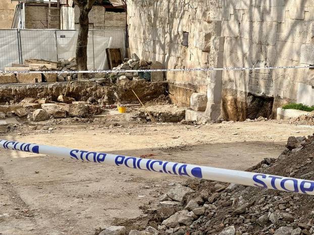 FOTO Prikliještila ga kamena gromada u Splitu: 'Zapomagao je, otkopavali su ga i rukama...'