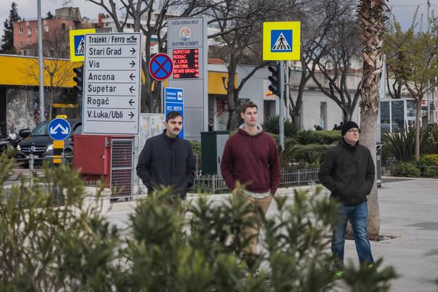 Split: Brojni mornari s broda USS Geral R. Ford iskrcali se u Split te otišli u grad