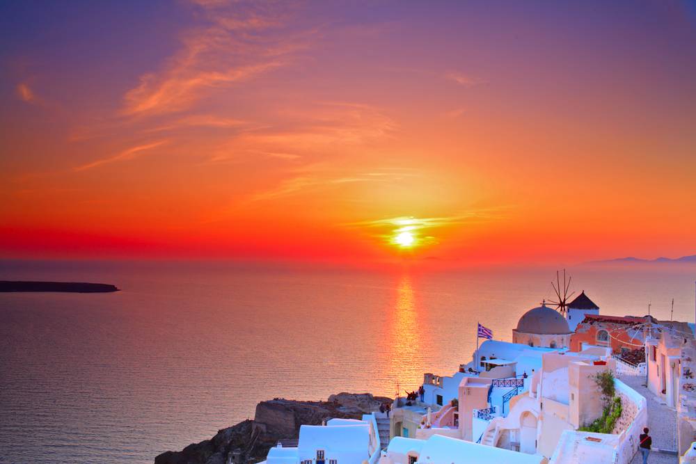 Sunset,In,Oia,Village,On,Santorini,Island,,Greece