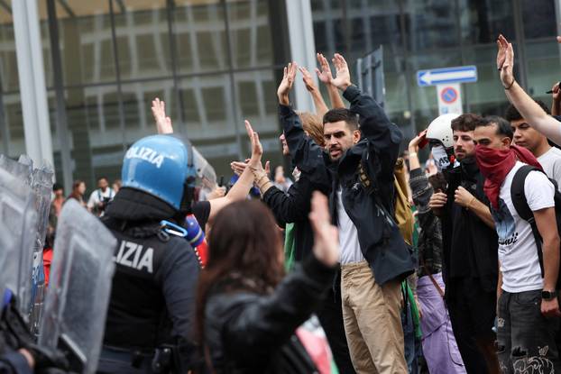 USB union holds nationwide strike, "Let's Block Everything," in solidarity with Gaza, in Milan