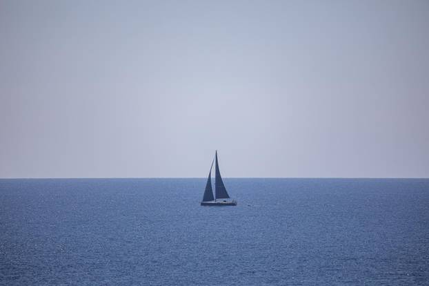 Dubrovnik: Turisti uživaju u ljepotama grada i kupanju na gradskim plažama