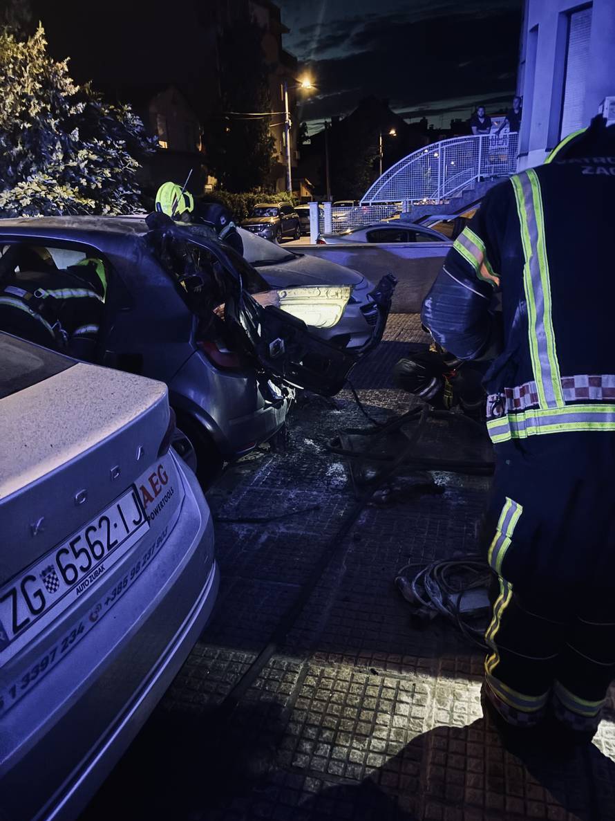 VIDEO U Zagrebu su gorjeli auti