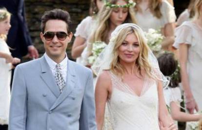 Treštala je rock glazba: Kate Moss vjenčala se za Jamieja 