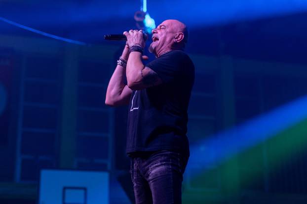 Županja: 13. božićni koncert Opće Opasnosti i prijatelja