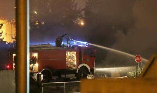 Buktinja u Zagrebu: Zapalio se divlji deponij, nema stradalih