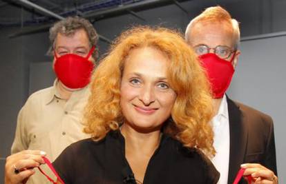 Spašava živote: Ig Nobela dobio grudnjak-gas maska