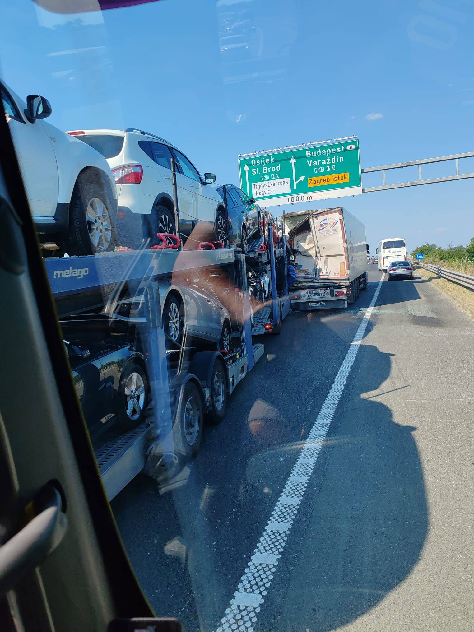 Krš i lom na A3: Sudarila se dva kamiona, nastale velike gužve