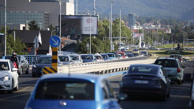 Teška nesreća na zagrebačkom Mostu slobode, promet otežan