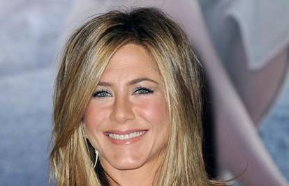 Jennifer Aniston radi filma želi povećati svoje poprsje