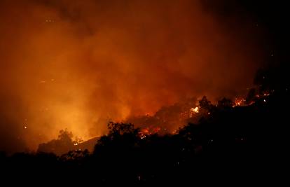 U Kaliforniji aktivno 16 požara: Najmanje 38 ljudi je poginulo...