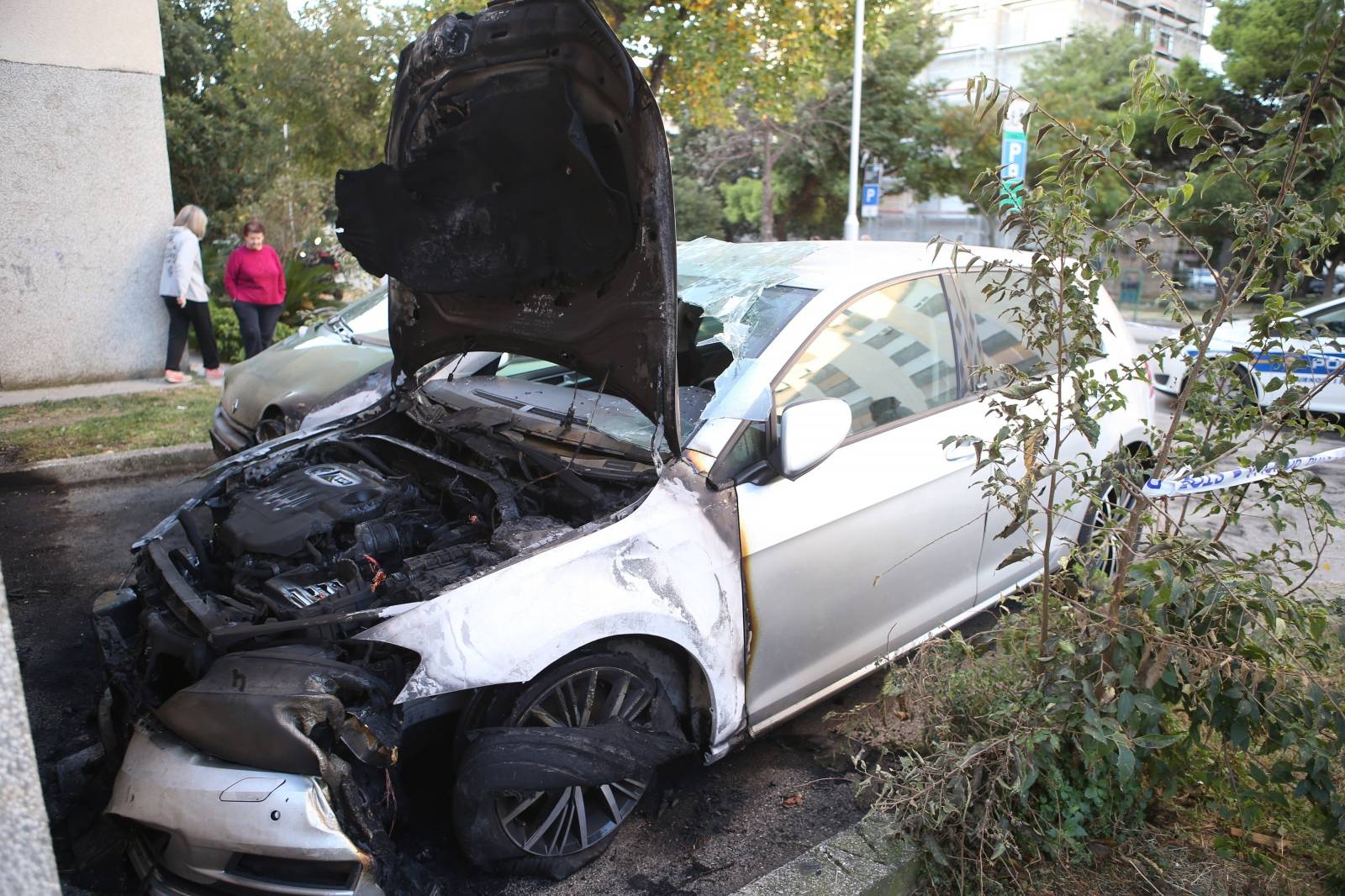 Zapalili joj automobil u Splitu, u srpnju joj slomili noge i ruku