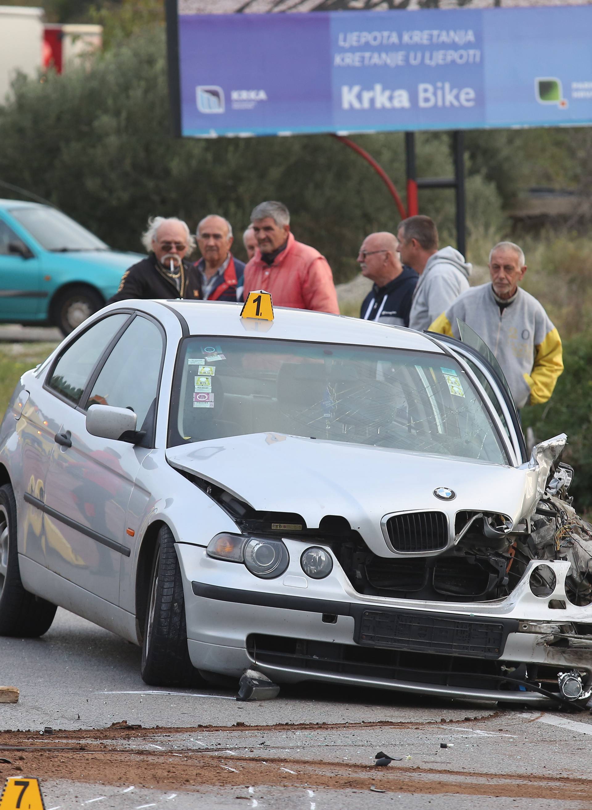 Krš i lom na ulazu u Šibenik: BMW bez pola prednjeg dijela