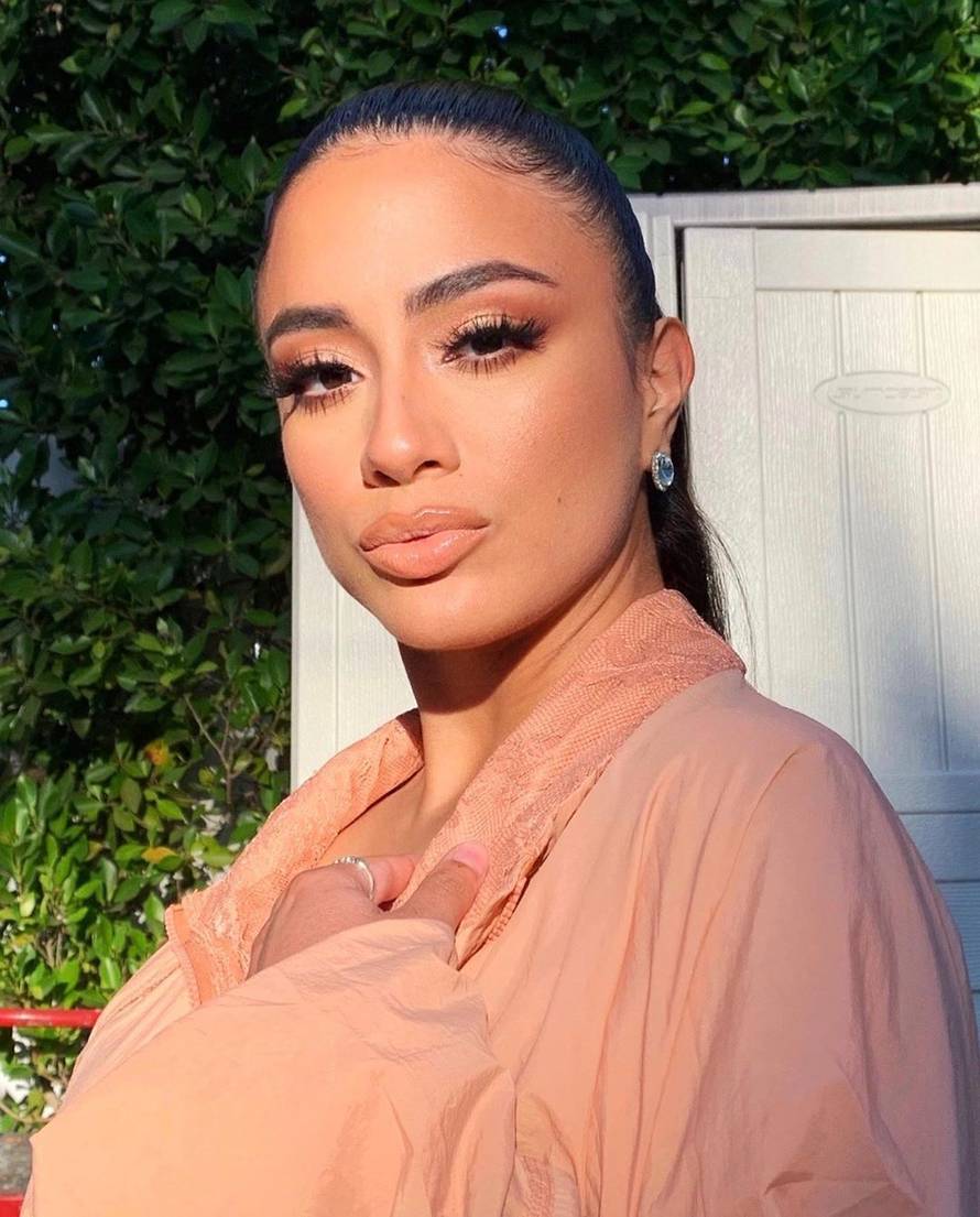 Pjevačica (27) iskreno: 'Još sam nevina, čuvam se za brak, ali mnogi me zbog toga ismijavaju'