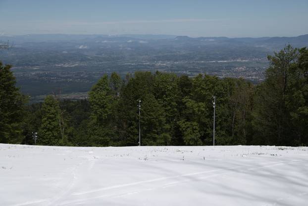 Zagreb: Sljeme prekrio snijeg
