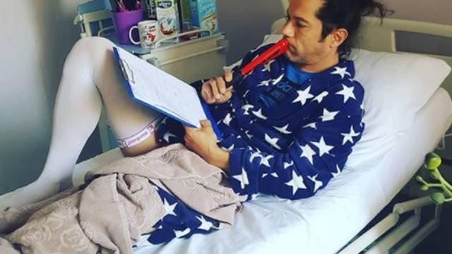 Komičar Petreković je završio u bolnici: Operirali su mu nogu
