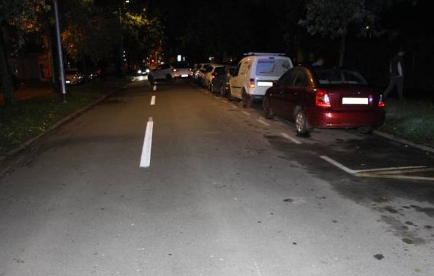 FOTO Vozačica (44) naletjela na pet parkiranih automobila na Trešnjevci. Bila je pijana...