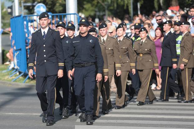 Zagreb: Svečani vojni mimohod u povodu 30 godina VRO Oluja