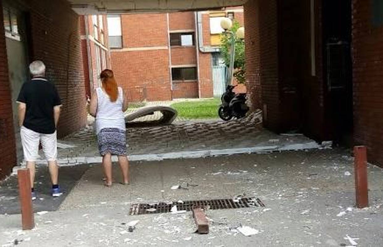 Pao strop u prolazu zgrade na Jarunu: 'Čuo sam jak udarac'