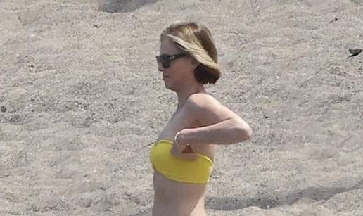 FOTO Mo&zcaron;ete li je prepoznati? Jedna je od najljep&scaron;ih glumica, i s 50 je odu&scaron;evila u bikiniju...