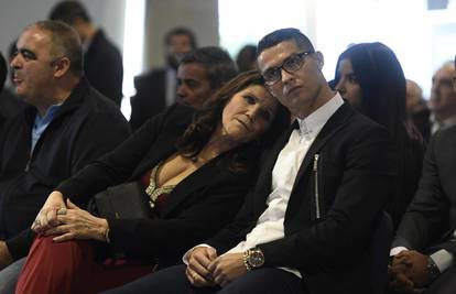 Ronaldo se javio iz bolnice: Majka je stabilno, oporavlja se