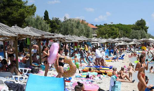 Gotovo 13 milijuna turista i 70 milijuna noćenja prošle godine u komercijalnom smještaju