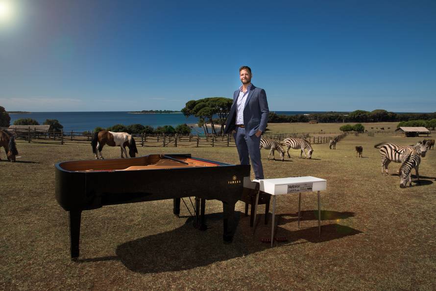 Zvjezdan Ružić je imao koncert u uvali Verige na Brijunima...