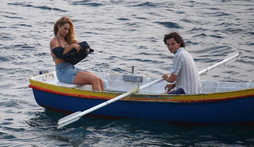 Snimali su na Visu: Izašli prvi kadrovi iz filma 'Mamma Mia'