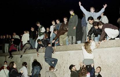 Umro čovjek koji je prerano objavio pad Berlinskog zida