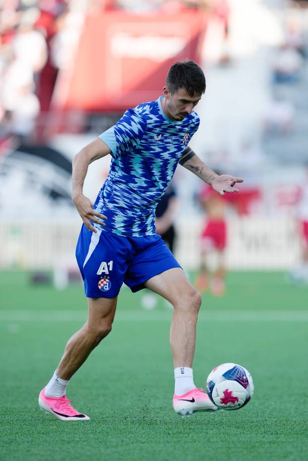 Thun: Zagrijavanje igrača prije početka utakmice FC Thun - GNK Dinamo