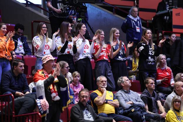 Malmo: Navijači na tribinama prije utakmice Hrvatske protiv Slovenije u drugom krugu EHF Europskog prvenstva