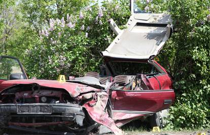 Užas blizu Petrinje: Frontalni sudar dva auta, ima ozlijeđenih