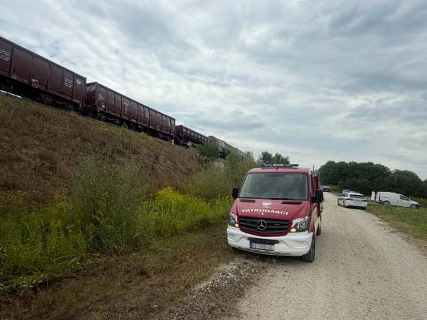 PRIZORI UŽASA Putnički vlak smrskan u sudaru s teretnim, na terenu i helikopter hitne