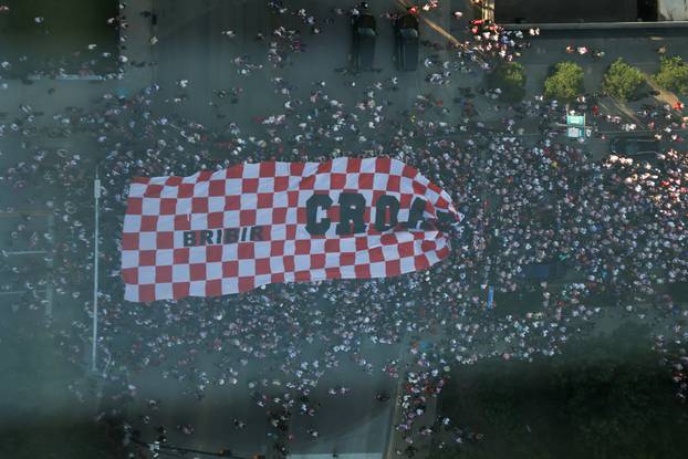 SP 2026 Dallas: Pogled sa nebodera na veliku povorku hrvatskih navijača u Dallasu uoči utakmice Engleske i Hrvatske na Svjetskom prvenstvu