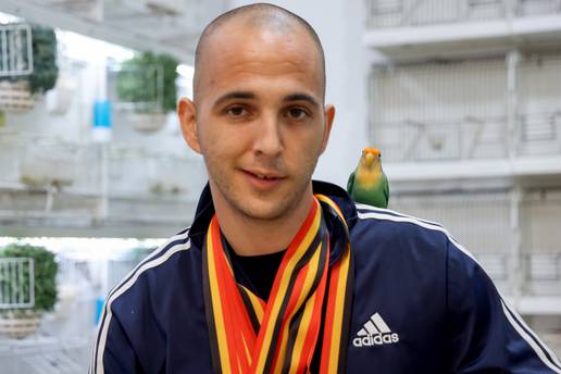 VIDEO Roko (28) iz Bibinja ima najljep&scaron;e kanarince na svijetu: 'Biralo se izme&dstrok;u 18.000 ptica'