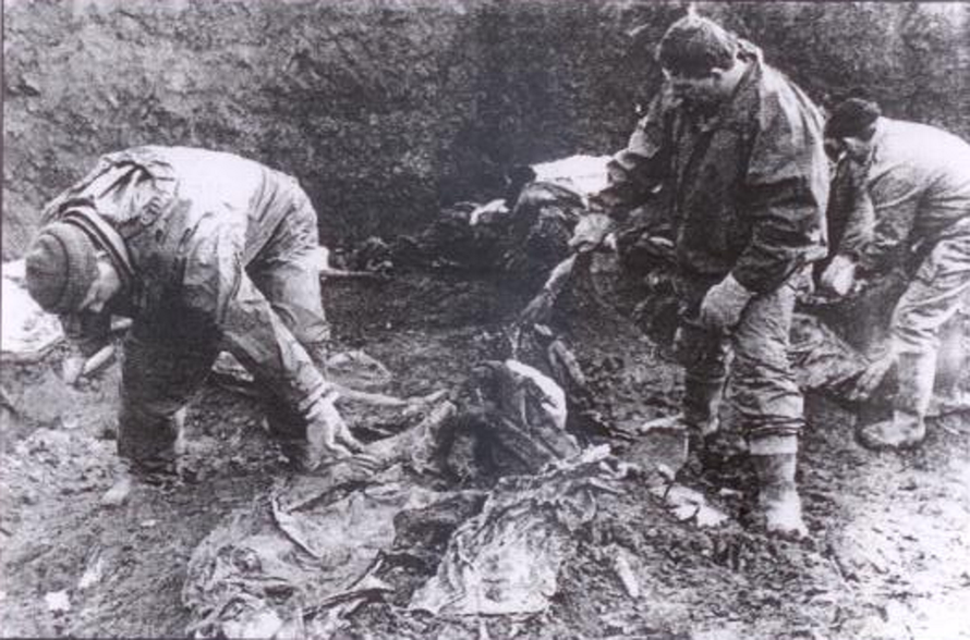 Srpska paravojska natjerala ih 'brati grožđe' u minskom polju. Uhvatili su se za ruke i krenuli...