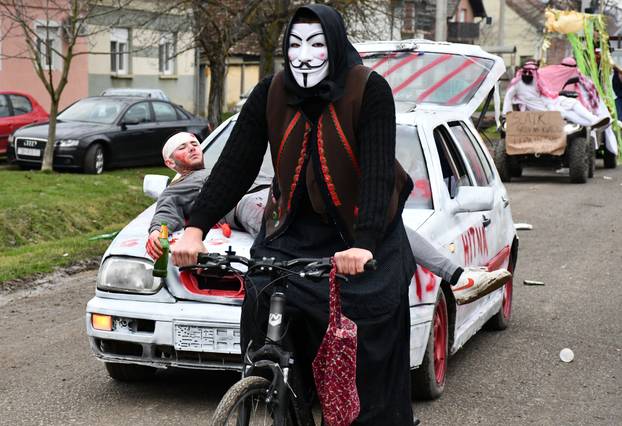 Donja Bebrina: Urnebesni pokladni utorak u Donjoj Bebrini