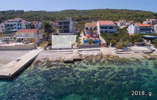 FOTO Hrvatski san: Pogledajte za koliko se prodaje kuća  - prvi red do mora u okolici Splita