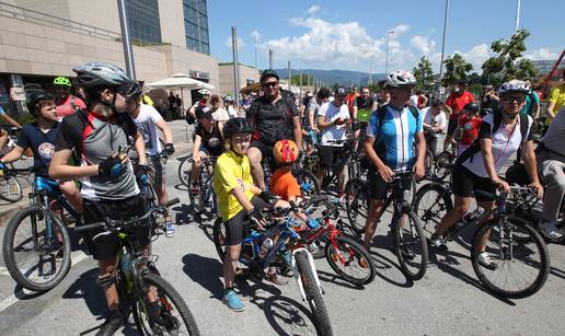 Tisuće biciklista vozile gradom, pedalirali su čak 12 kilometara