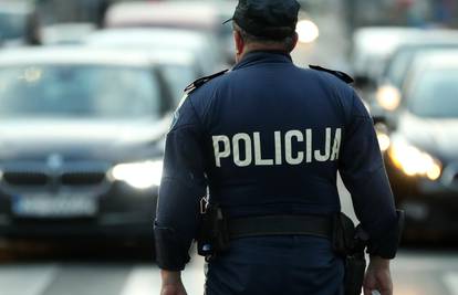 Policajac kolegi ukrao mobitel pa mu u kući pronašli oružje...