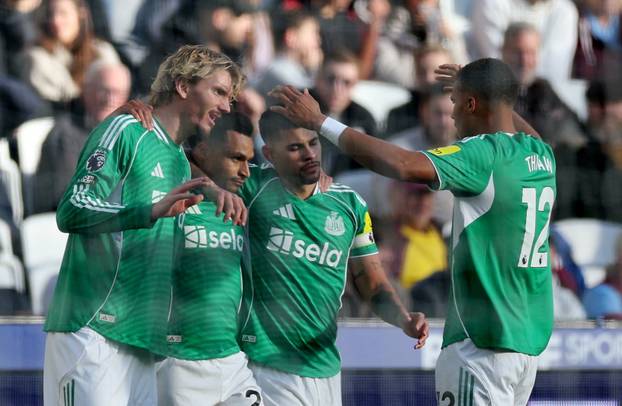 Premier League - West Ham United v Newcastle United