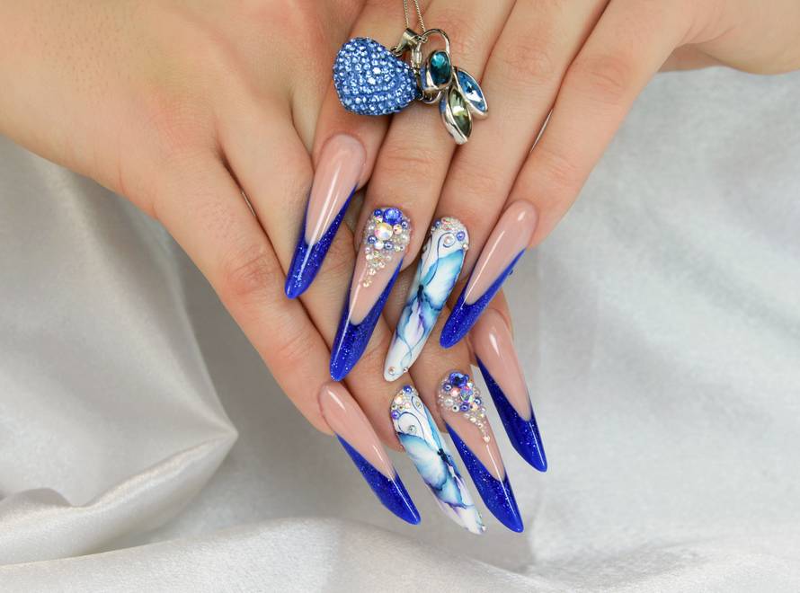 'Pitaju me kako s tim noktima brišem stražnjicu nakon nužde'