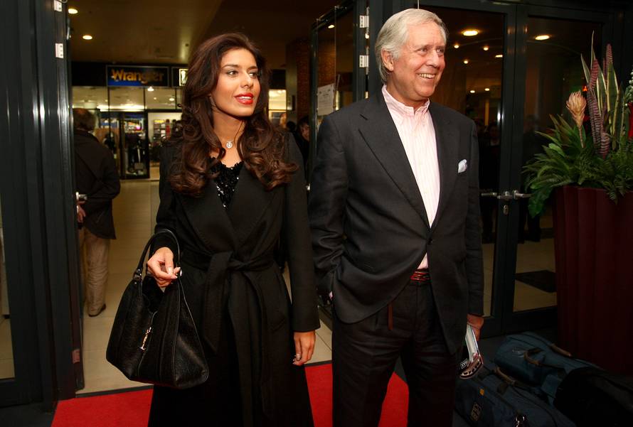 Dikan opet ljubi? Šetao centrom Zagreba s plavušom pod ruku...