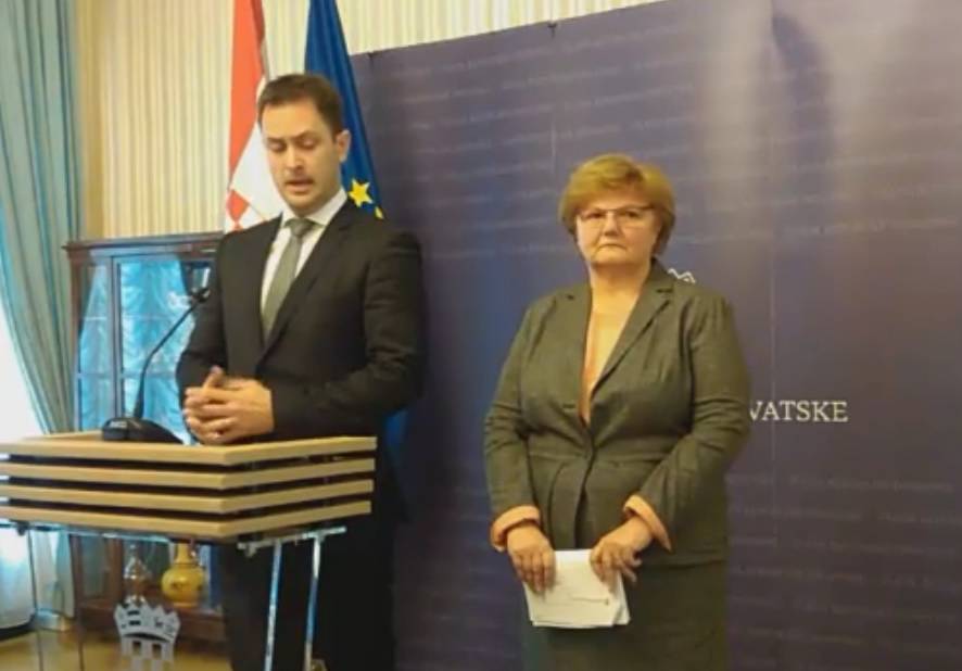 Ministrica u šoku: Njezin tajnik dao ostavku usred konferencije