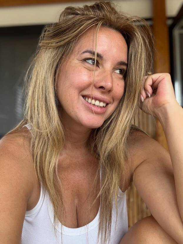 FOTO Kratka minica i duboki dekolte: Ovako je Nives Celzijus slavila rođendan prije 11 godina