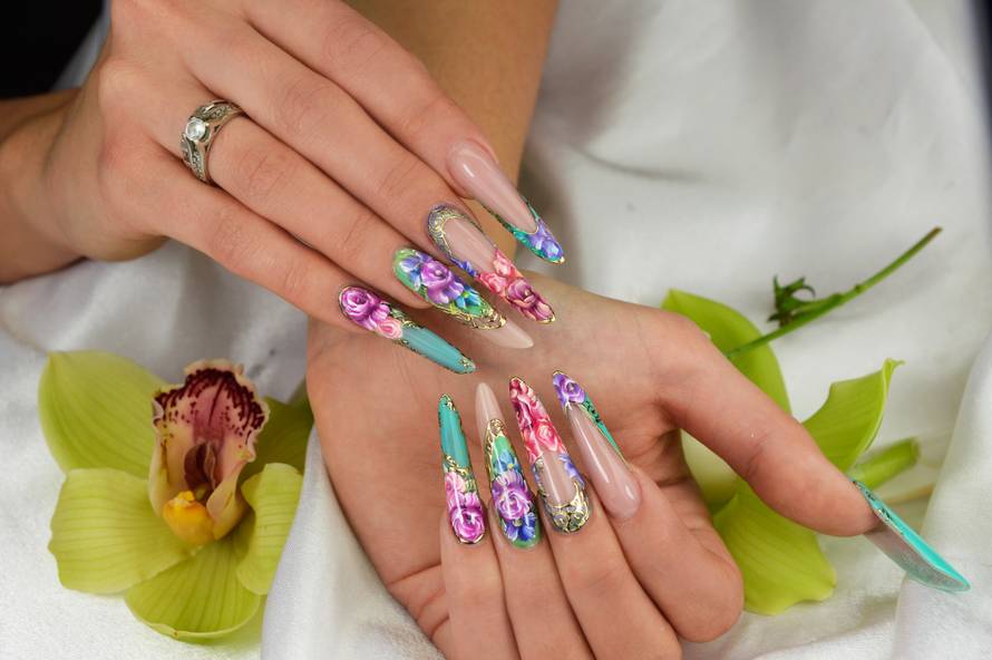 'Pitaju me kako s tim noktima brišem stražnjicu nakon nužde'