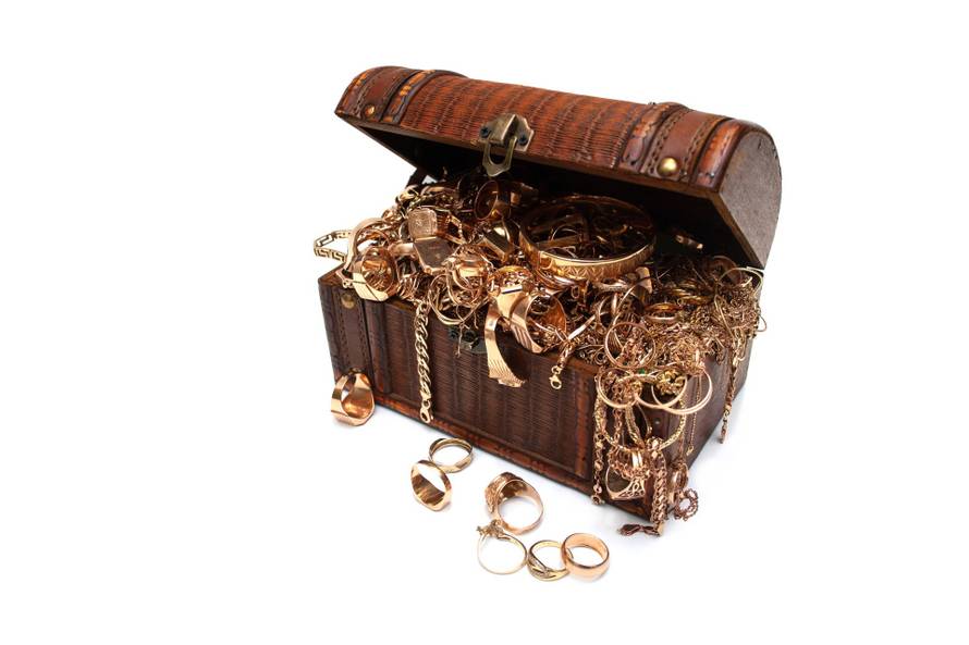 Treasure,Chest,Full,Of,Gold,Jewelry.,Old,Used,Gold,Jewelry