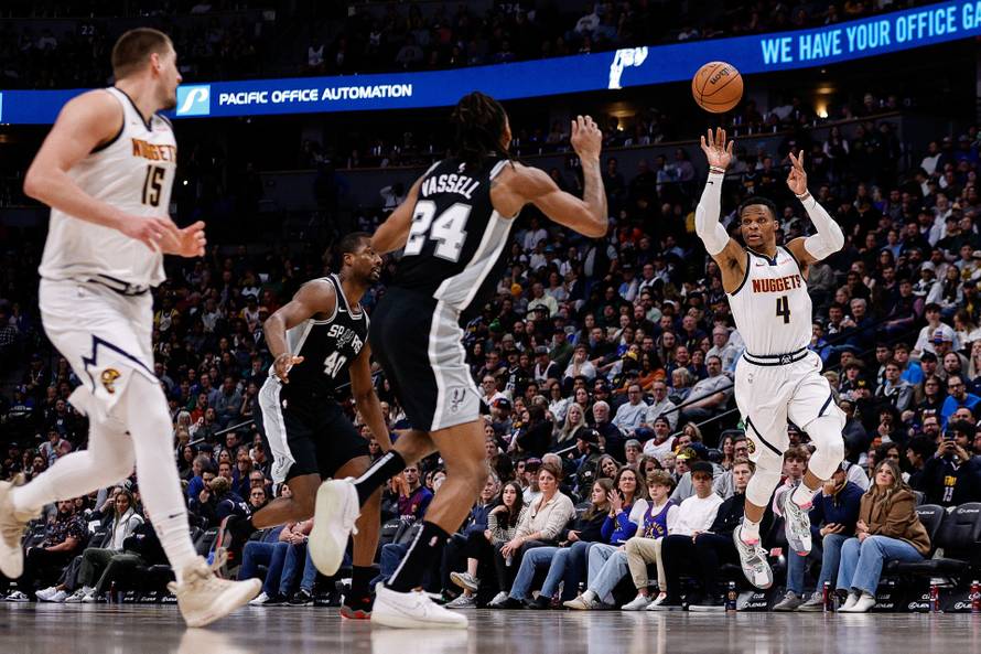 NBA: San Antonio Spurs at Denver Nuggets