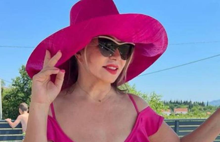 Neda Ukraden uskočila u kupaći i otvorila sezonu: Nitko ne može vjerovati da je ušla u 73. godinu