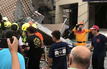 Pogledajte dramatične snimke spašavanja: Izvukli majku (39) i kćer (5) iz ruševina na Tajvanu